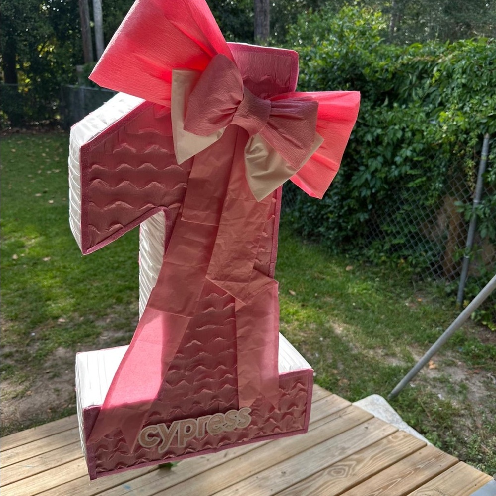 Pink and White Number One coquette piñata - Picture 8 of 8